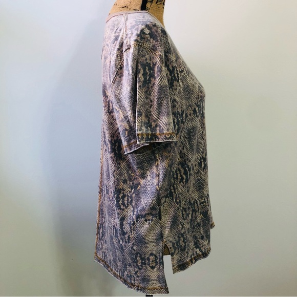 EUC! We The Free Snake Print Tee Size Small - Picture 2 of 9
